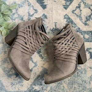 Ferglicious boots sz 10